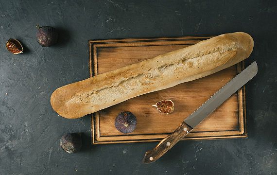 Jaki nóż kuchenny najlepiej nada się do krojenia pieczywa?